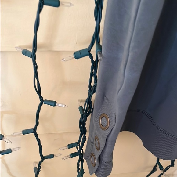 Green Button-Up Long Sleeve Top - Picture 8 of 9